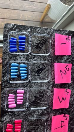 Custom Press-on nails.