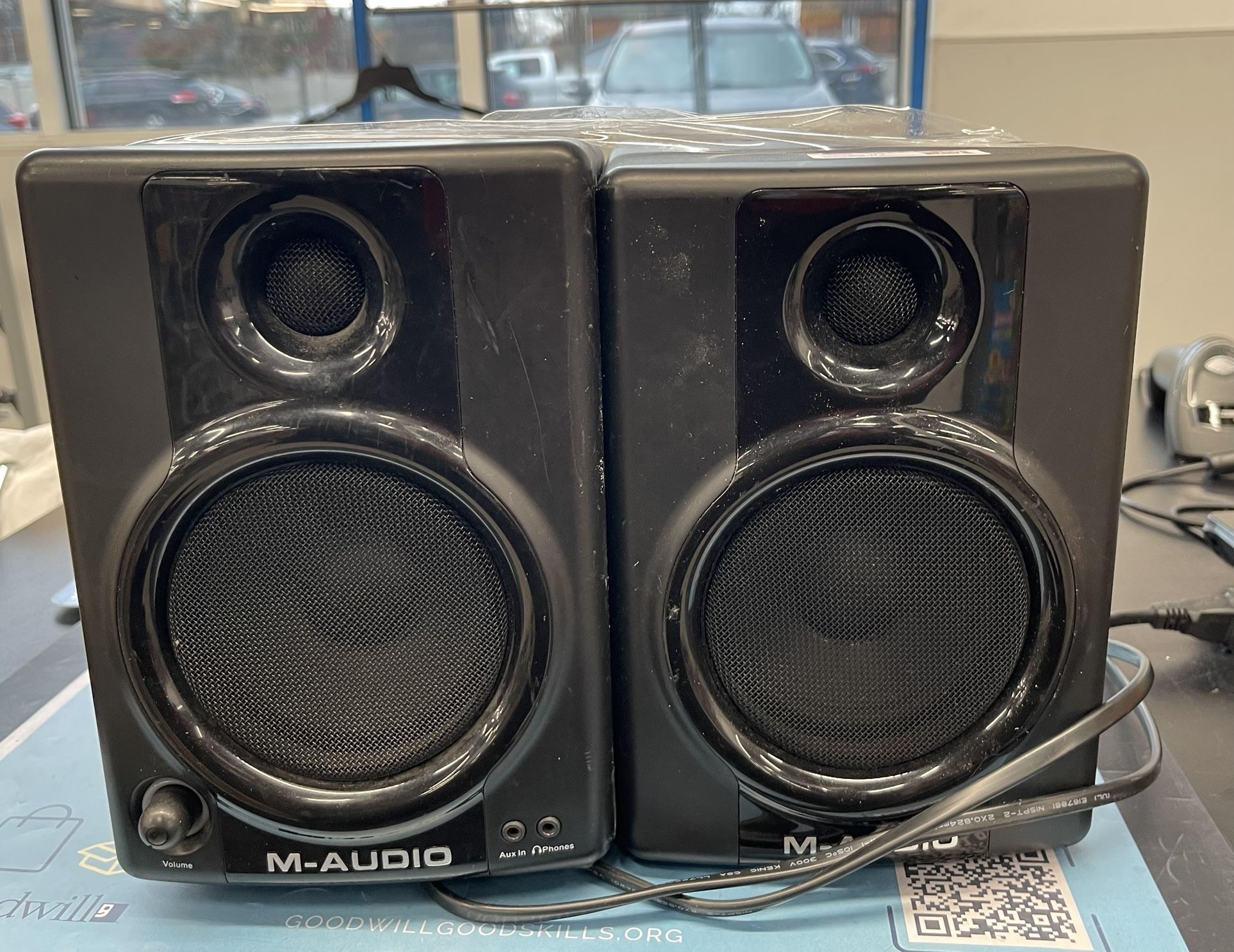 M-Audio Studiophile AV 40 Desktop Reference Speakers Studio Monitors For Not Working