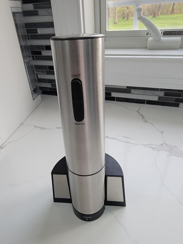 Cuisinart Wine Opener With Charger .