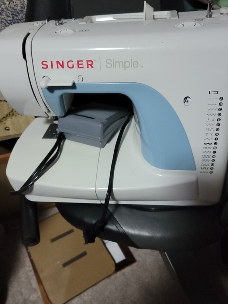 Singer Simple Portable Sewing Machine Great Shape