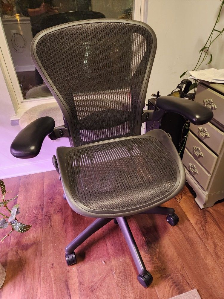 Herman Miller Aeron Chair Size B