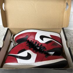 Jordan 1 Mid Chicago Black Toe 2020 Sz 11
