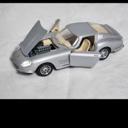 Burago 1966 Ferrari 275 GTB 4 SILVER 1:24 Scale Die-cast Model Italy