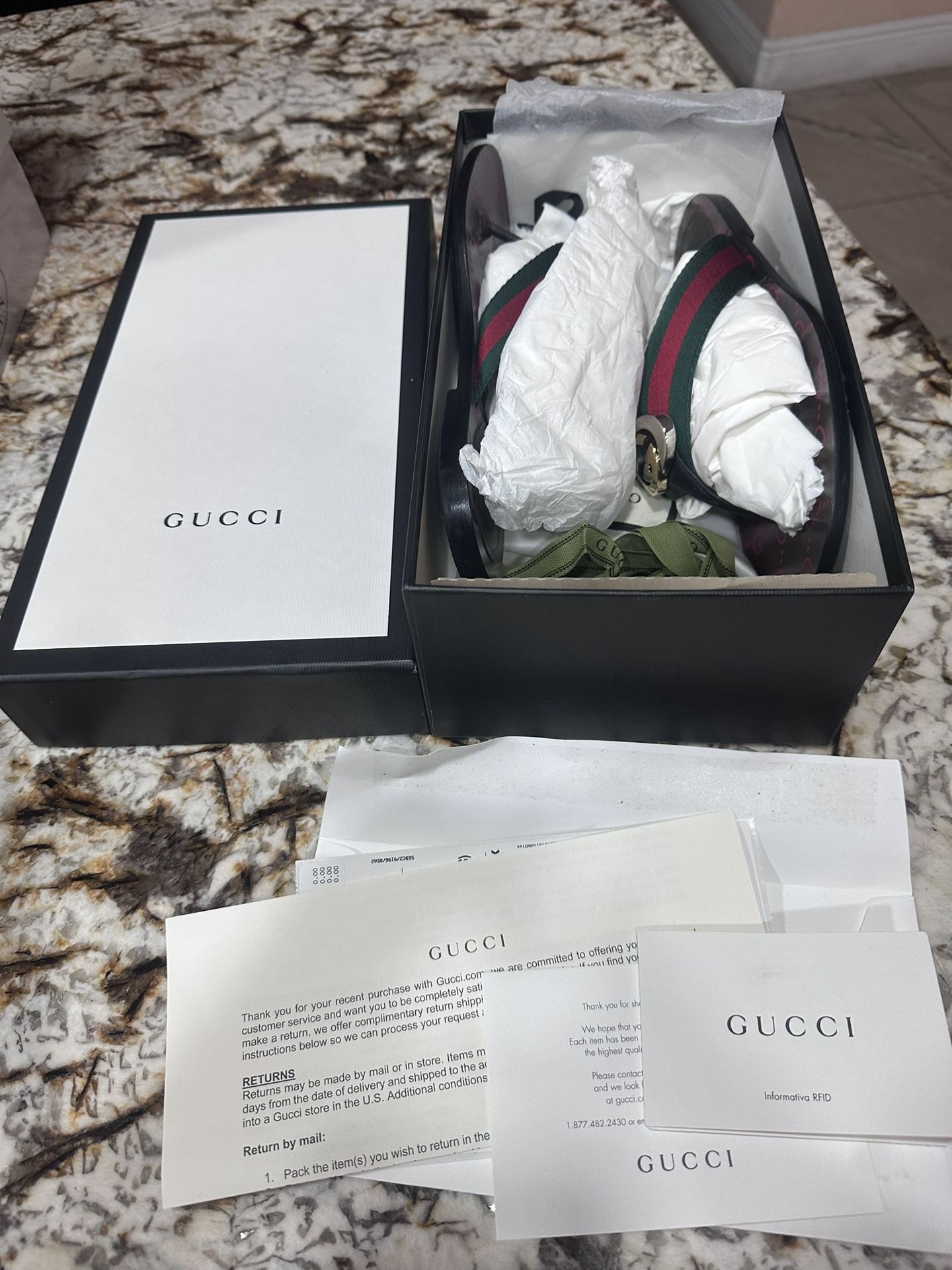 Gucci Leather flip 