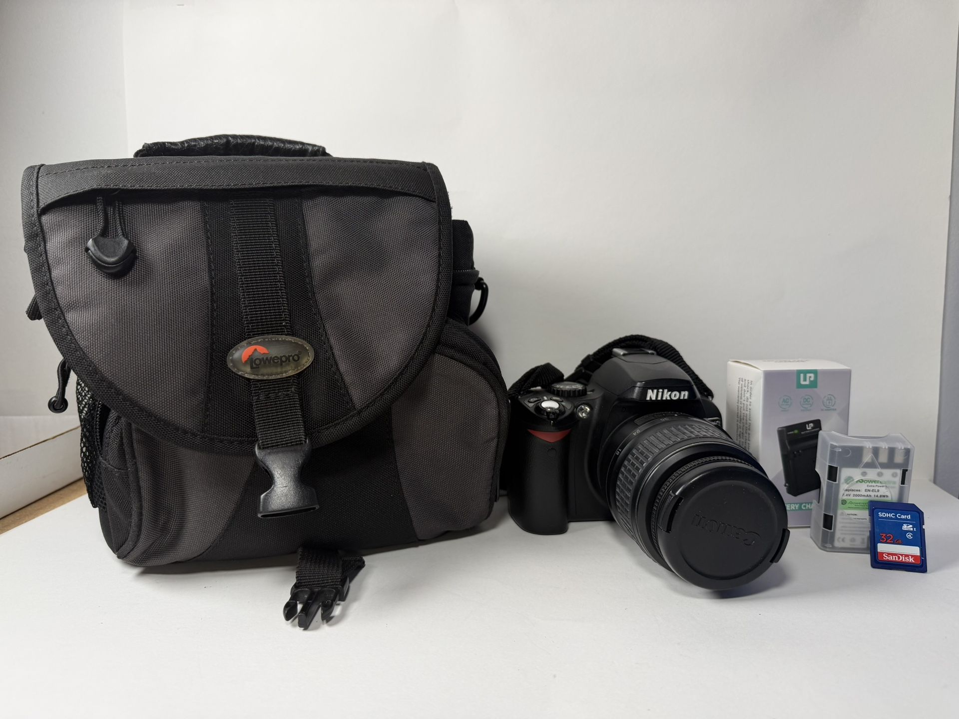 Nikon D40 Bundle With Lens, Bag, And Memory Card