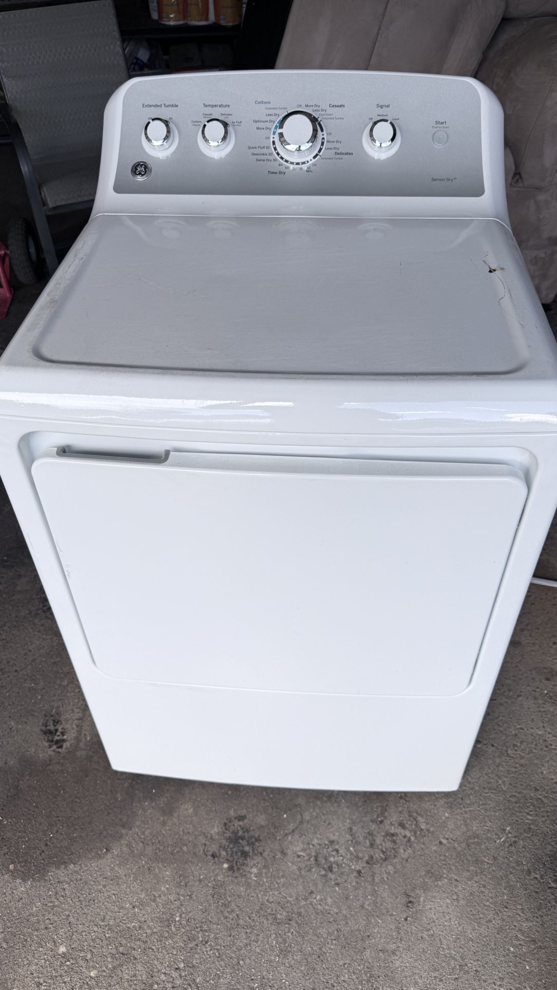 GE® 7.2 cu. ft. Capacity aluminized alloy drum Electric Dryer with Sensor Dry