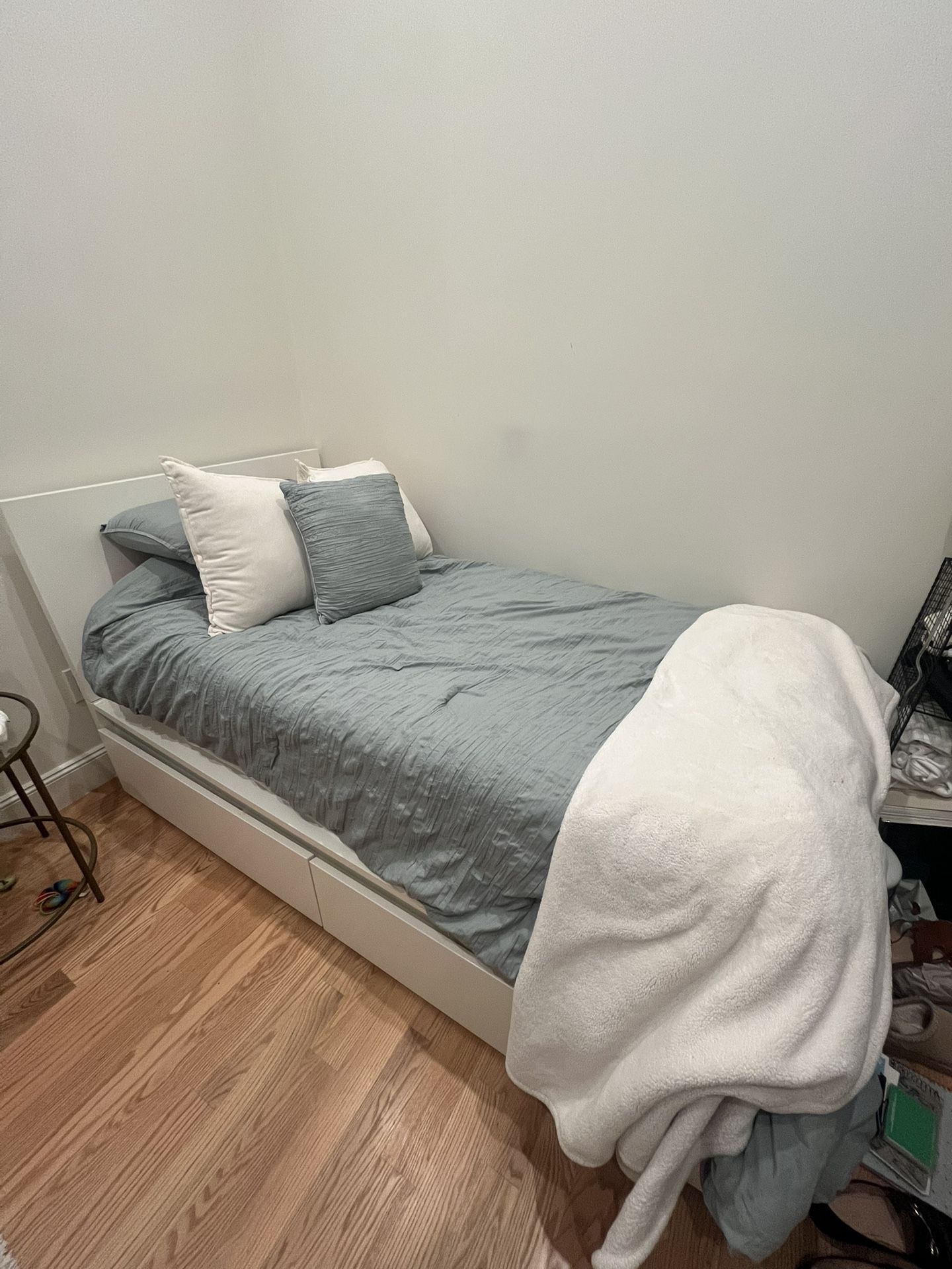 Cozy Twin Bed Mattress and Frame