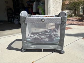 Graco Travel Lite Crib with Stages – Portable Playard / Bassinet
