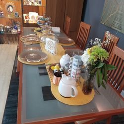 Dinning Table With 4 Chairs. Made On Italy 