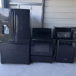 Black Kitchen Appliances 