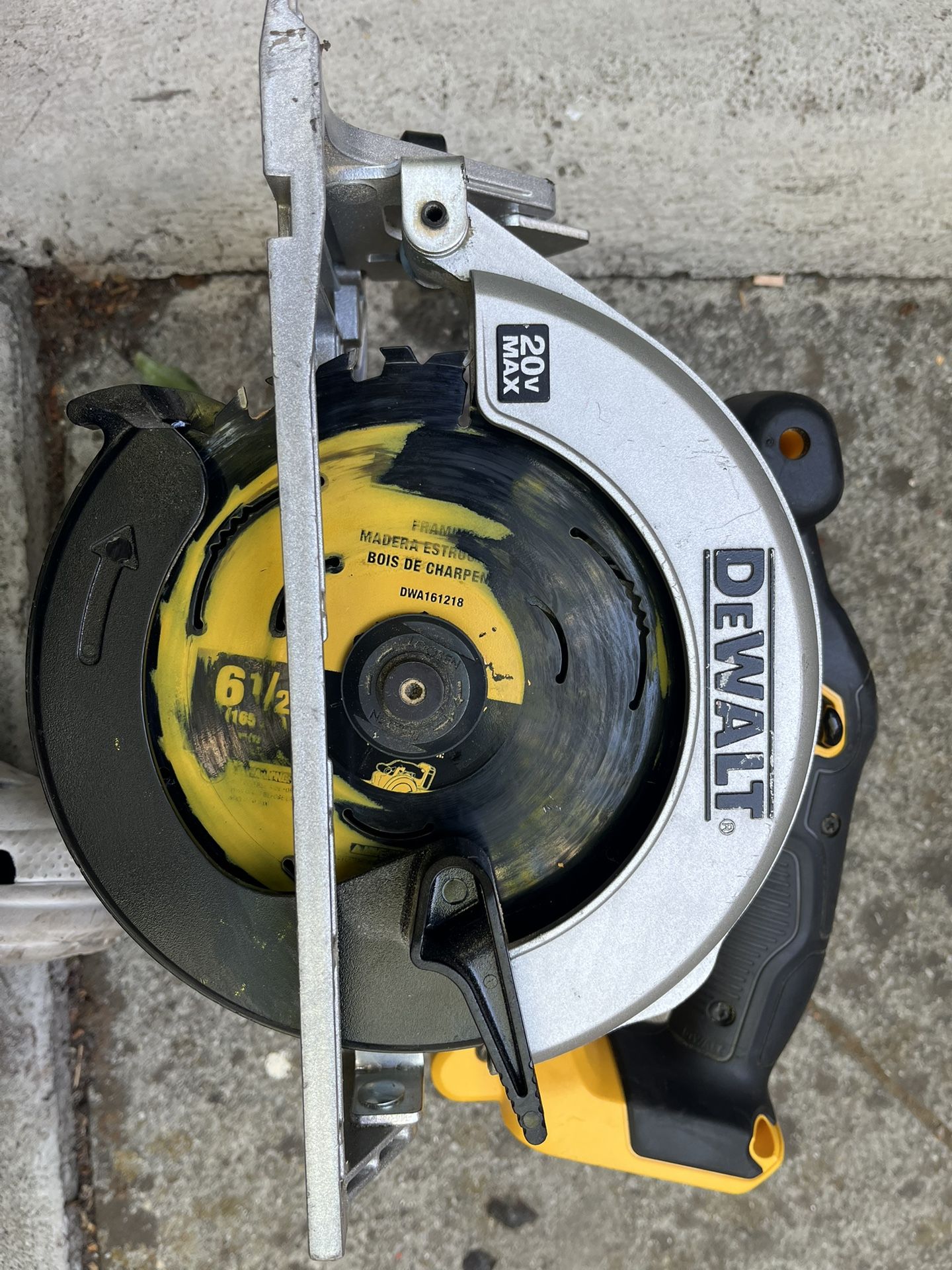 Dealt Skill Saw (Tool Only)