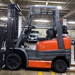 TOYOTA forklift for sale LOW HOURS