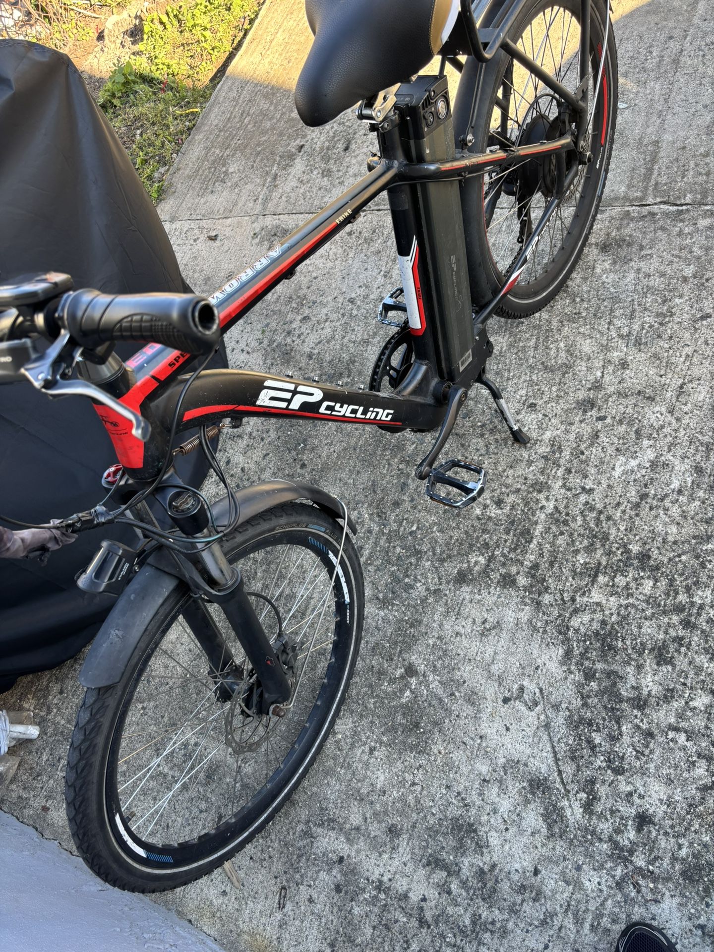 ARROW EP E-BIKE WITH HELMET