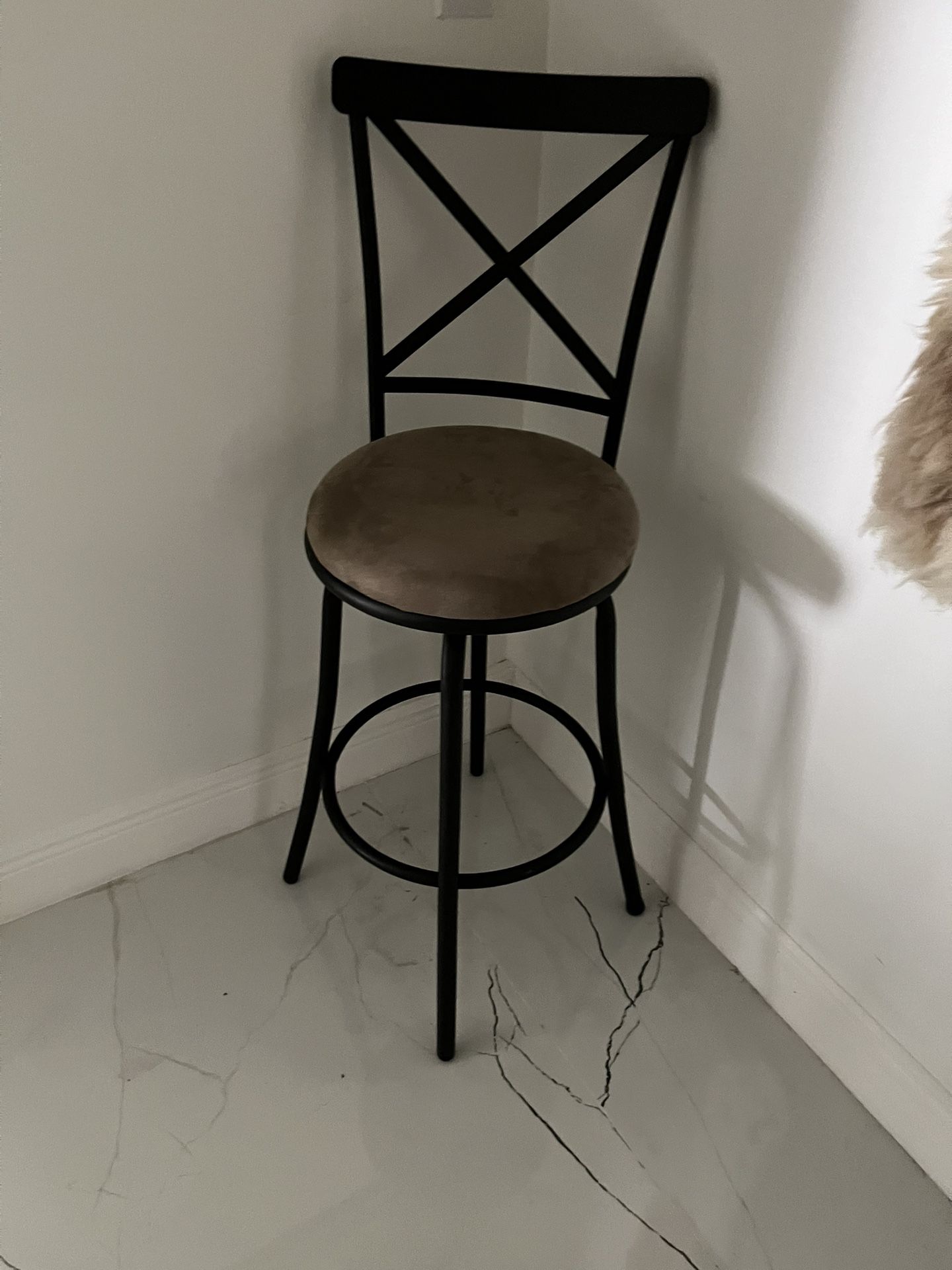 1 Stool In Good Condition