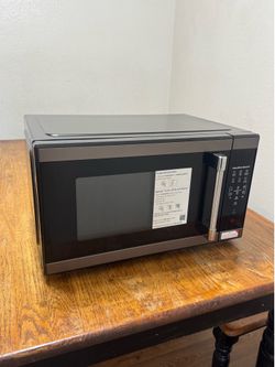 Like New Hamilton Beach 1000W Microwave – Only 1 Month Old