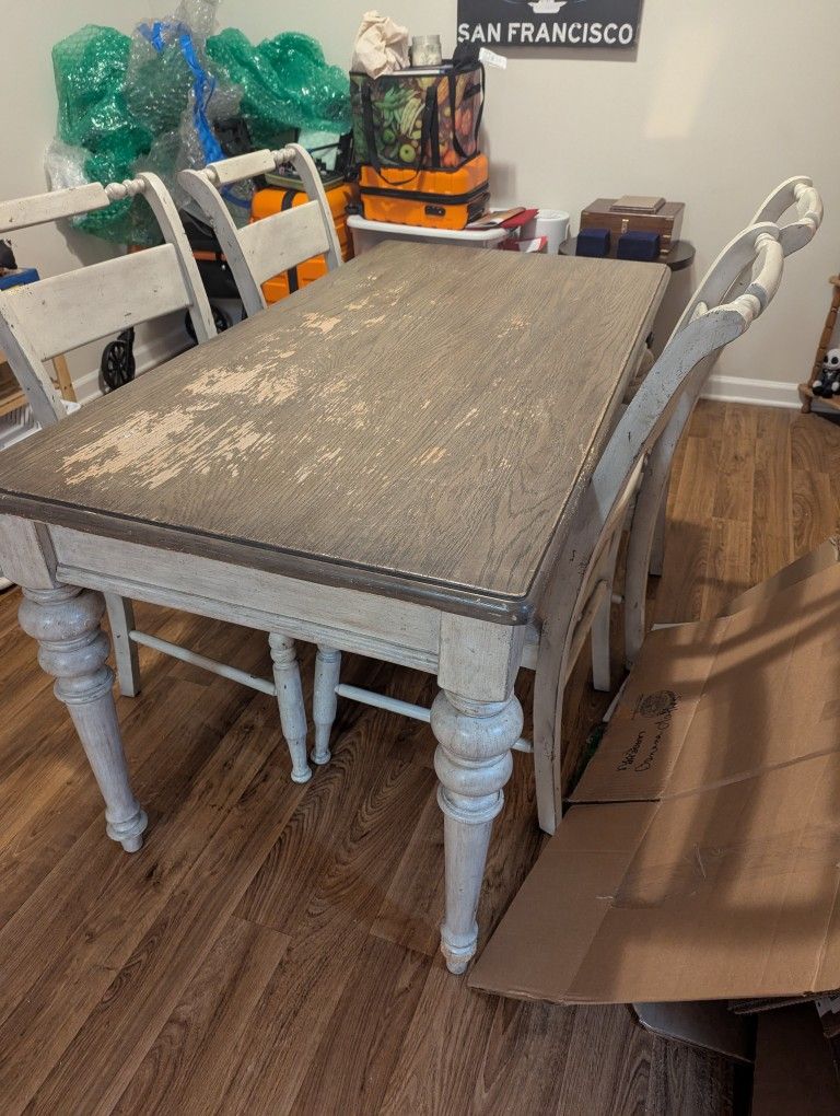 Shabby Chic Dining Room Table w/4 Padded Chairs