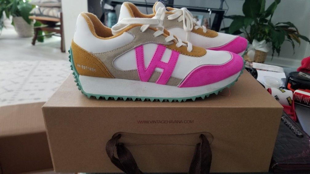 Womens Vintage Havana Size 8 Sneakers with Original Box