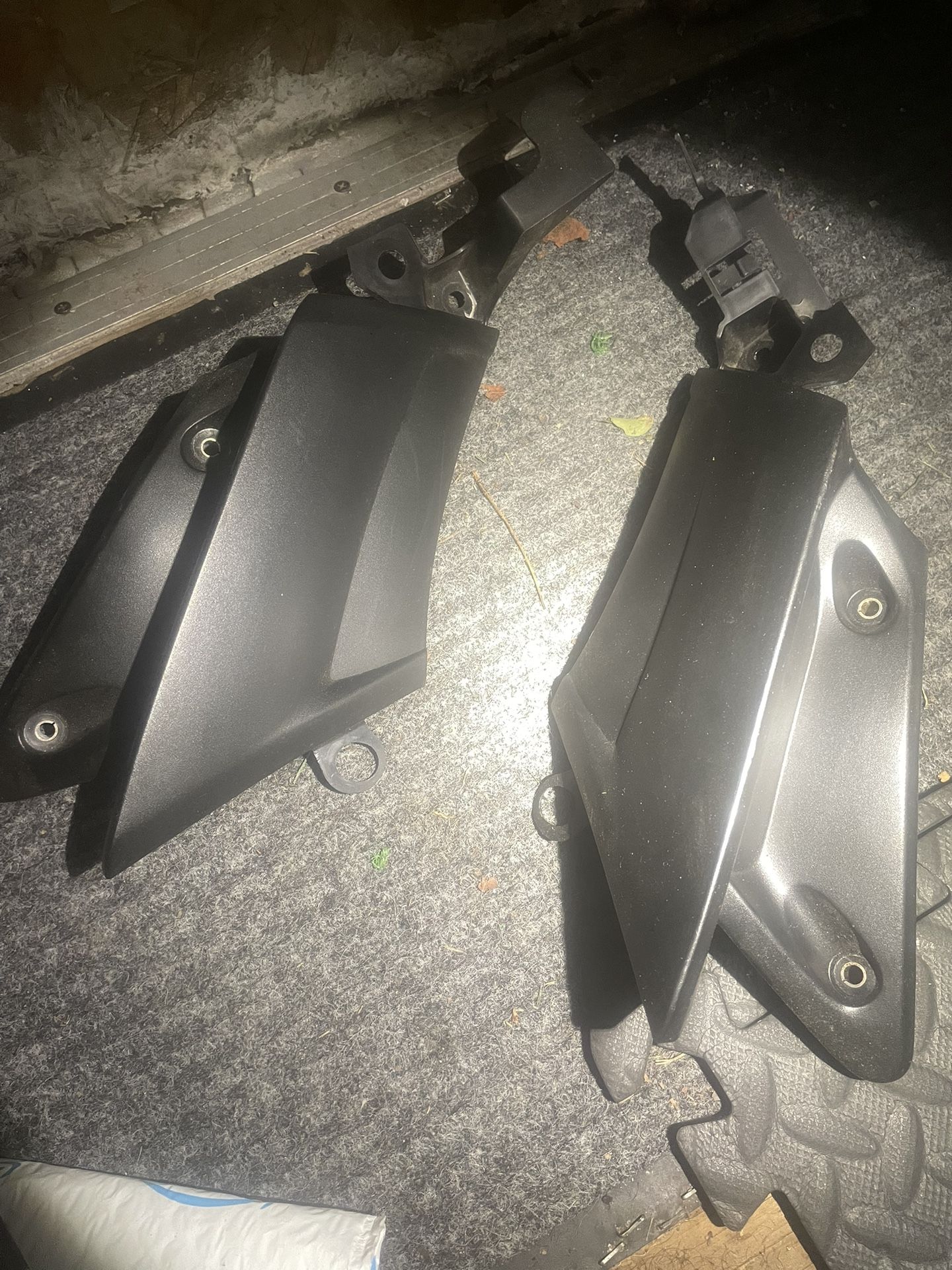 Stock OEM Yamaha Yzf R6 Upper Fairings/plastics