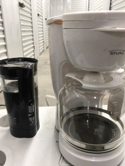 Coffee grinder and coffee machine