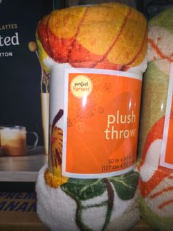 🧚NEW Harvest throw featuring autumn leaf and pumpkins 50 in x 60 in