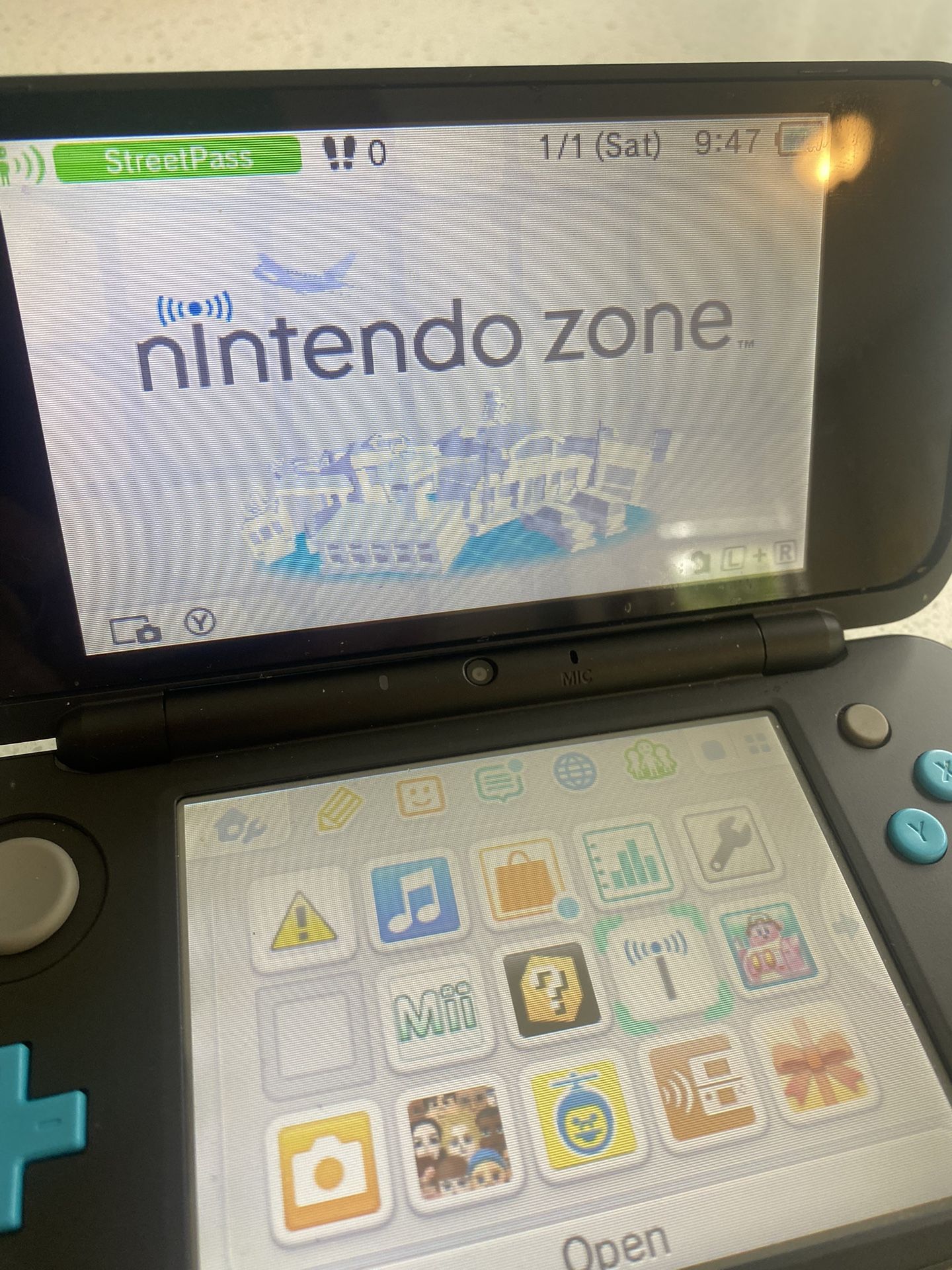 Nintendo DS with 2 games Zelda / Pokémon. Pick up in orting
