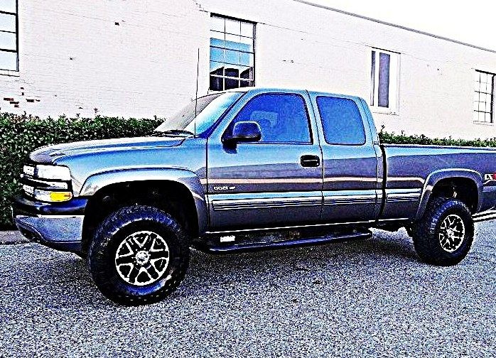 ֆ12OO 4WD Chevrolet Silverado 4WD