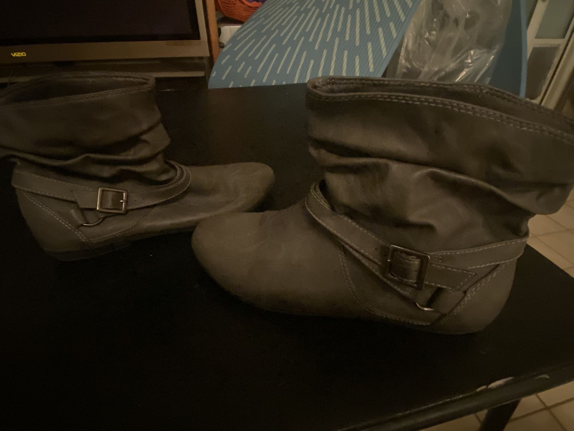 Women Short Boot/Size 8