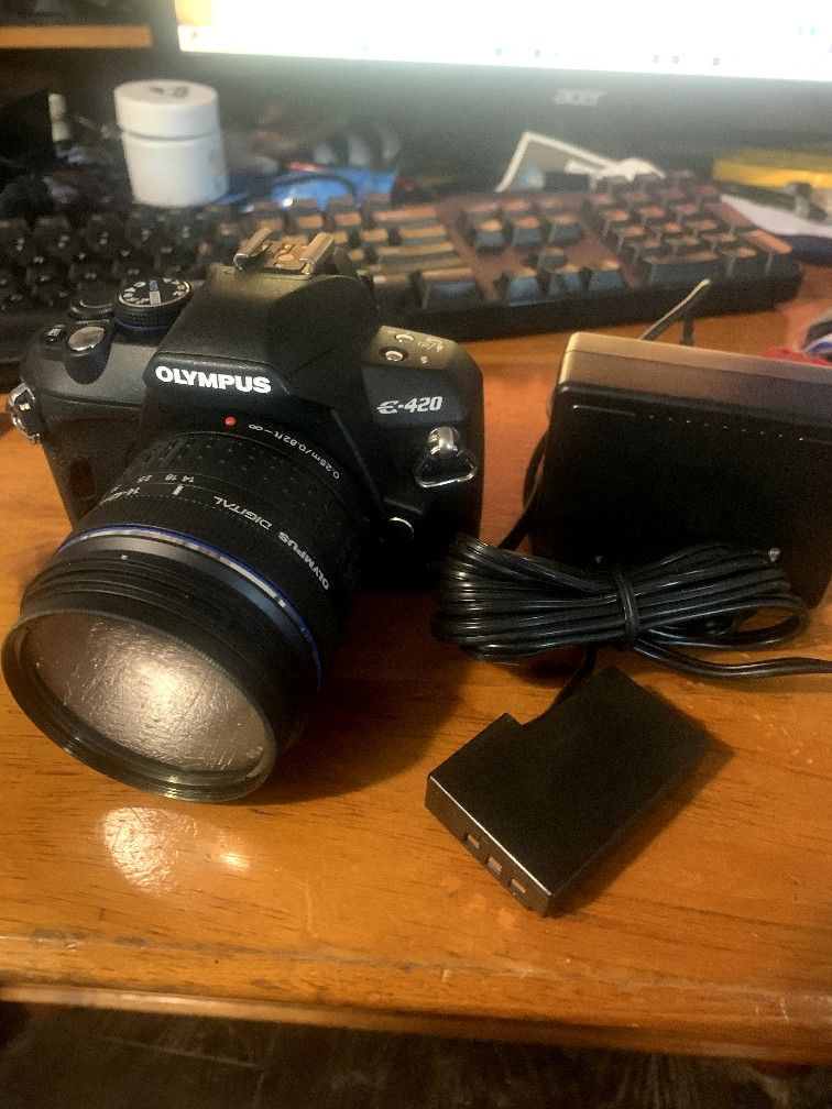 Olympus E420 Camera