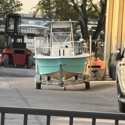 great boat for family  and fishing 