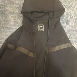 Navy Blue Nike tech (Men’s Medium)