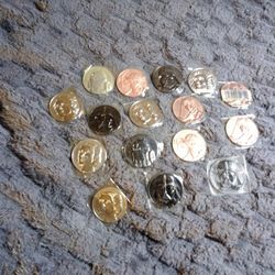 16 Star Wars Collectors Coins 2005