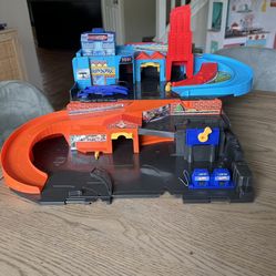 Hot Wheels Sto And Go Portable Track