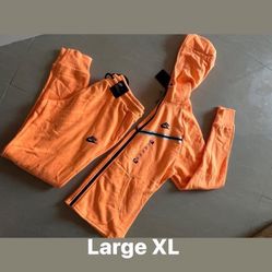 Women Large Nike Tech