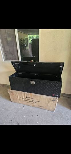 NEW TOOL BOX ALUMINUM 48X15X15 INCH INCLUDING KEY DIAMOND STYLE COLOR BLACK FOR ANY QUESTION TEXT ME PLEASE SE HABLA ESPAÑOL