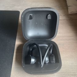 Black Powerbeats Pros-Earbuds
