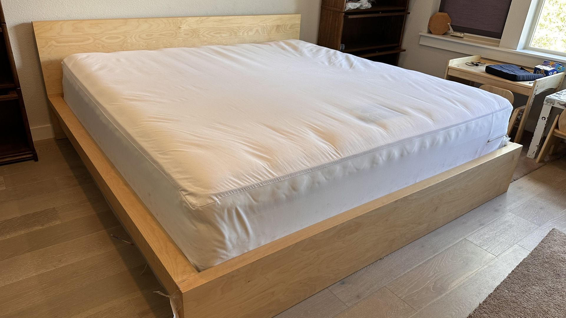 King bed frame & firm mattress & boxspring & cover