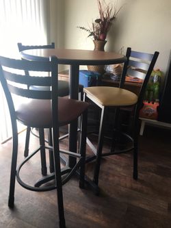 Pub table 3 chairs