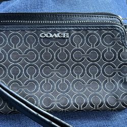 Coach Signature Wristlet Zip Wallet – Black – Authentic