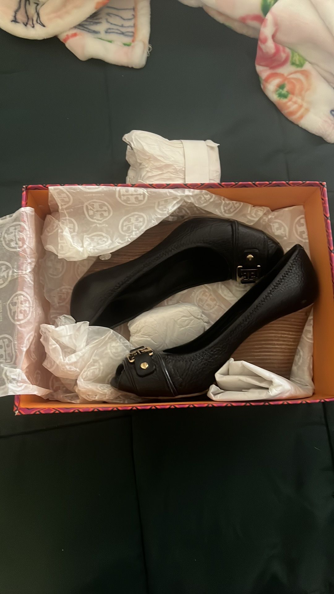 tory burch black wedges