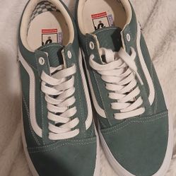 Brand new vans, color green. Size 11 1/5 No box