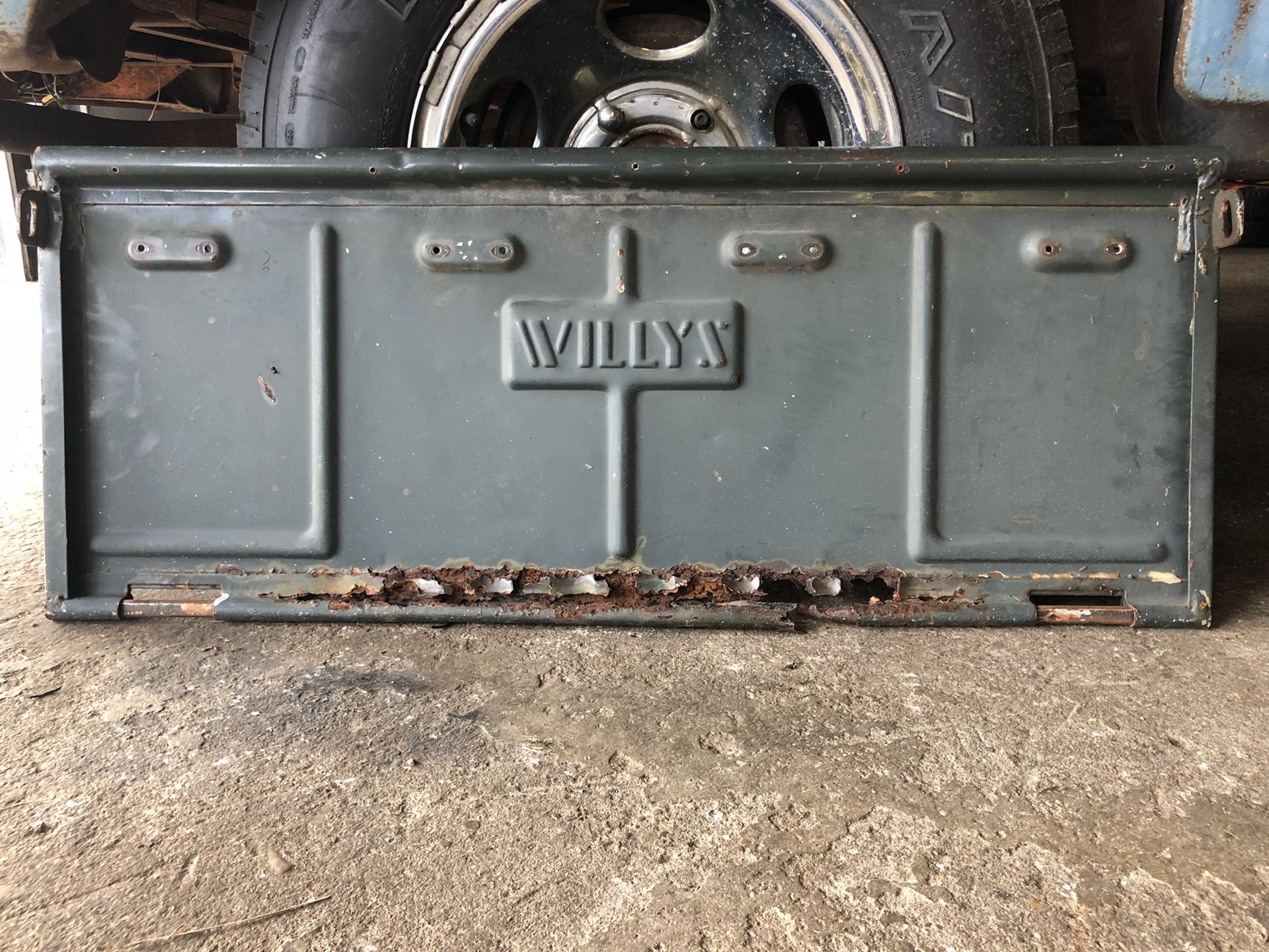 Vintage Willy’s Jeep tailgate