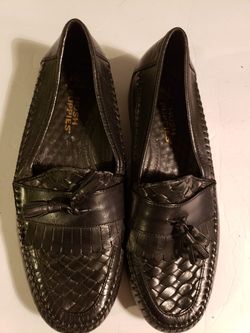 Hush Puppy leather loafer great preowned Condition black 8.5 M