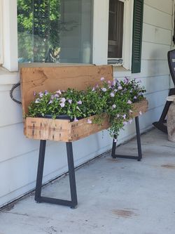 Vintage military 2.75" rocket ammo crate bench/planter - M151 warhead crate w/metal legs