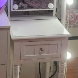 Small Vanity With Mirror 
