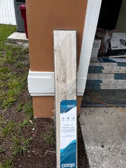 Floor tile