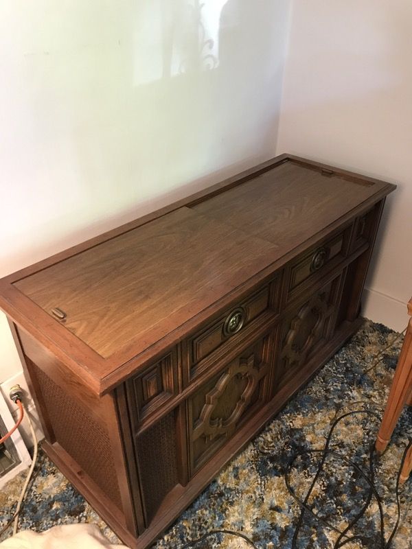 Vintage 1960s Magnavox Stereo Record Player Console W/ Manual, Model: - $100