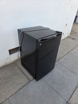 GE 4.3 Cu Ft Spacemaker Refrigerator