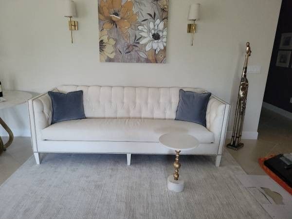 Mint white sofa 93" long paid $2800 plus tax
BAER'S FURNITURE