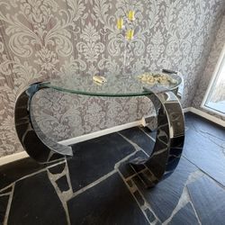 Entrance Table 