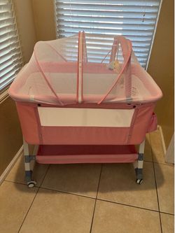 4-in-1 bedside sleeper bassinet